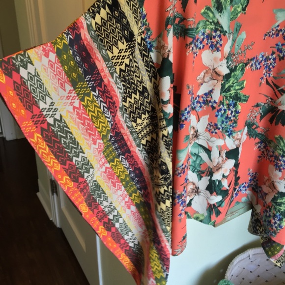 boutique Tops - Floral BOHO Poncho Pull Over Top summer spring